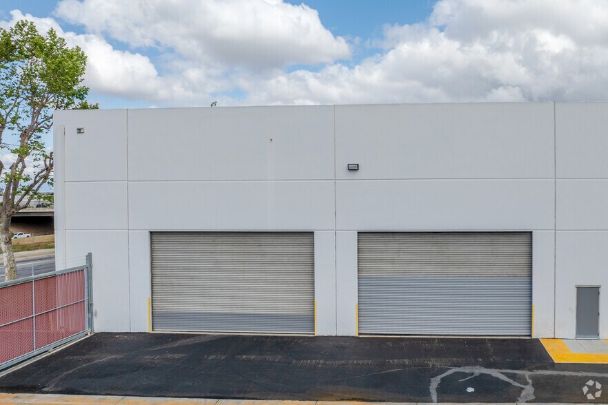 More Photos Of 800 W Artesia Blvd, Compton Warehouse For Lease