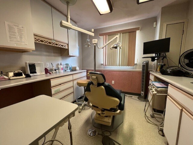 More Photos Of 850 Market St, Yorkville Medical For Sale