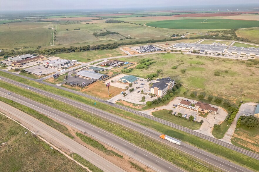 More Photos Of 410 S Interstate 35, Pearsall Storefront Retail Office For Lease