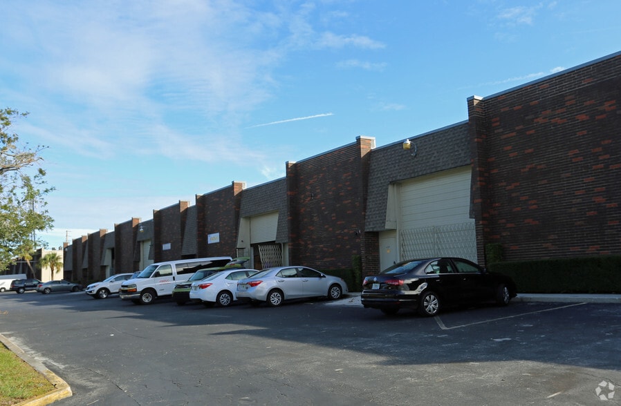 More Photos Of 6121-6131 Anno Ave, Orlando Warehouse For Lease