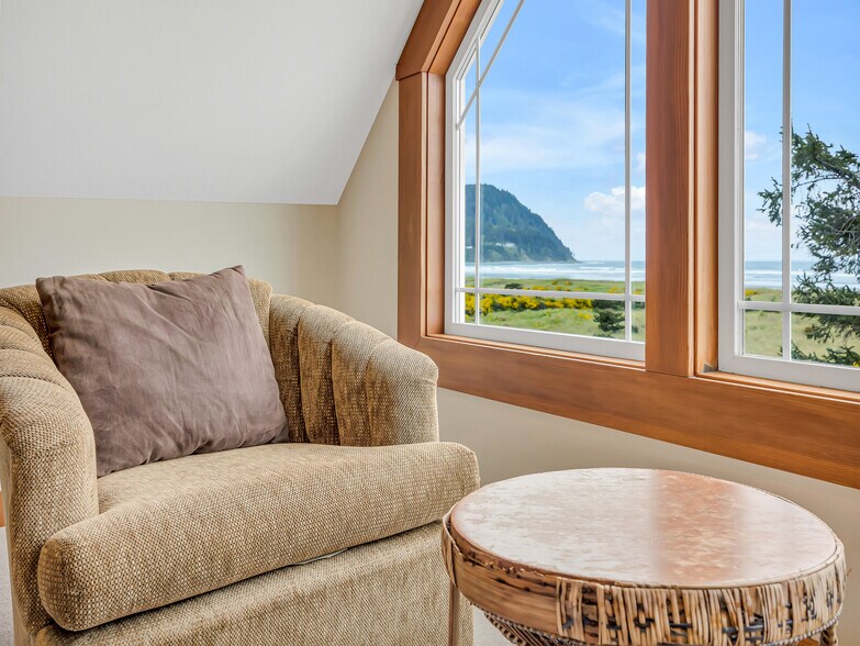 More Photos Of 1021 Promenade, Seaside Specialty For Sale