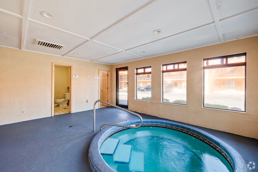 More Photos Of 3598 W US Highway 90, Lake City Hotel For Sale