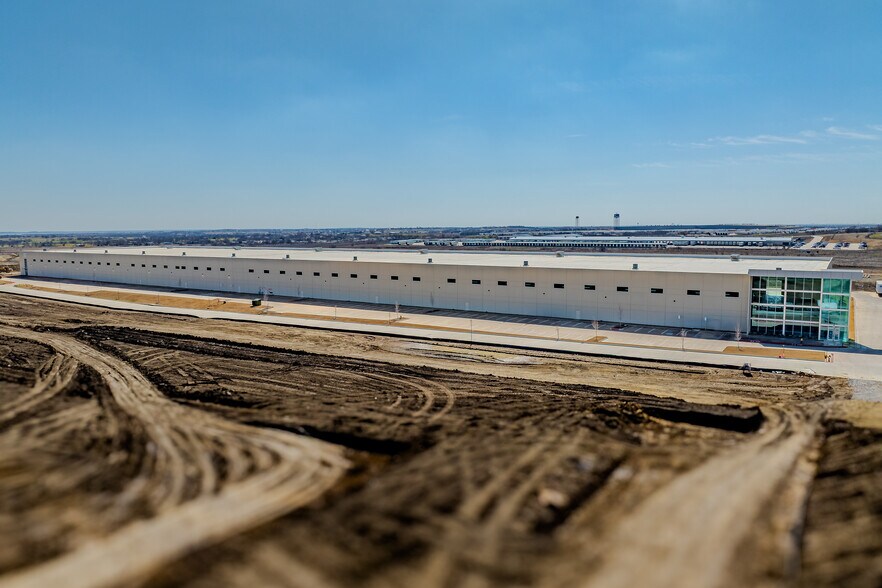 More Photos Of 6100 N Stemmens Fwy, Sanger Unknown For Lease