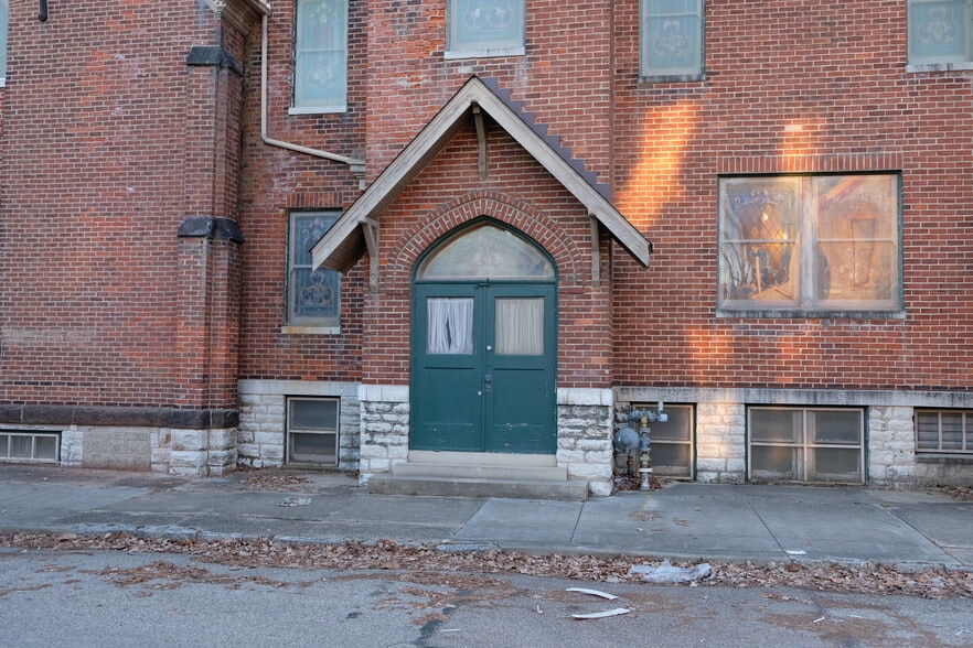 More Photos Of 433 Oak St, Dayton Religious Facility For Sale
