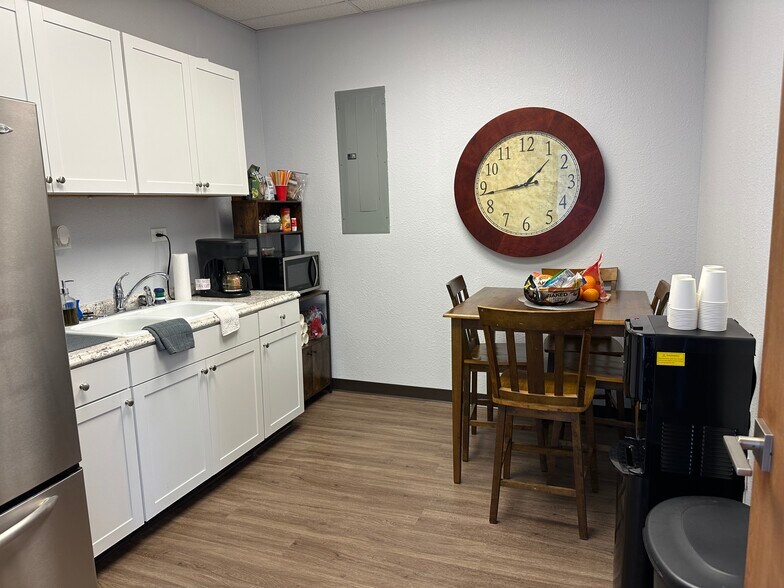 More Photos Of 1705 N Main St, Cleburne Auto Dealership For Sale