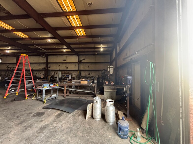 More Photos Of 424 Shelton Rd, West Columbia Warehouse For Sale