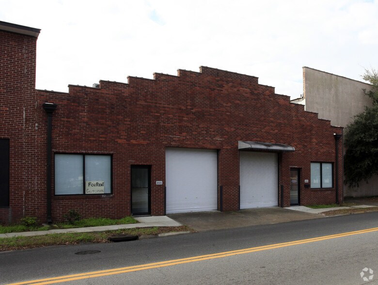 More Photos Of 2027 E Gwinnett St, Savannah Showroom For Lease