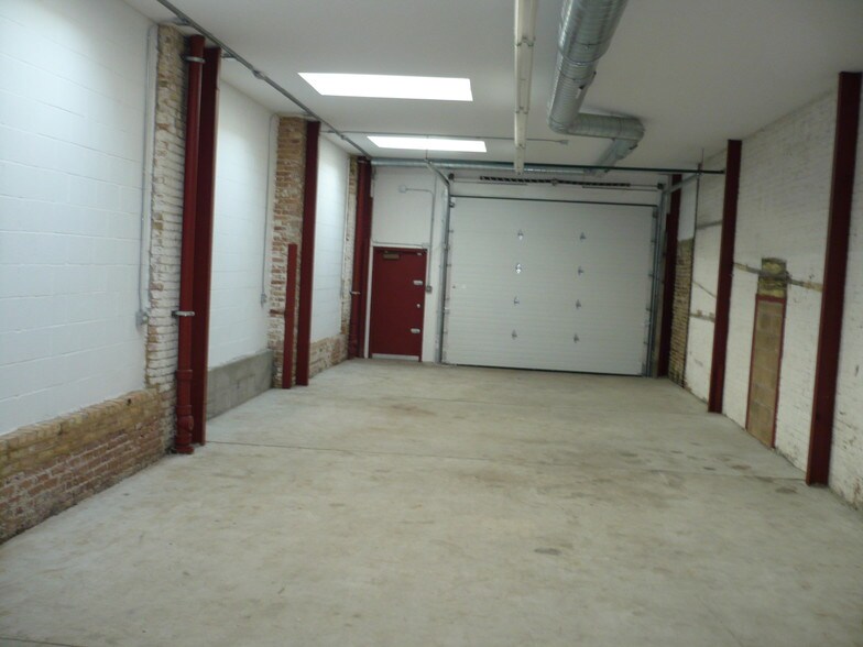 More Photos Of 3026-3030 W Carroll Ave, Chicago Warehouse For Lease