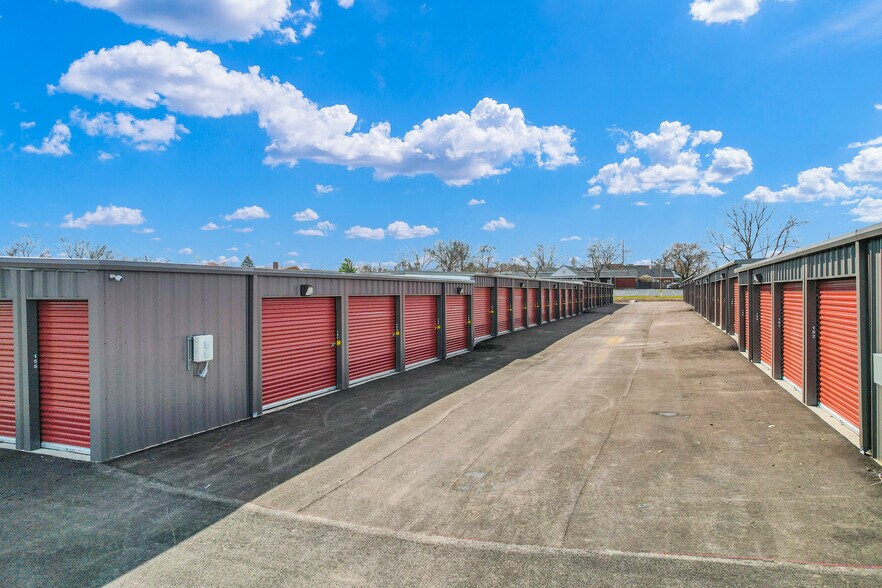 More Photos Of 1601 Colorado ave, Urbana Self Storage For Sale