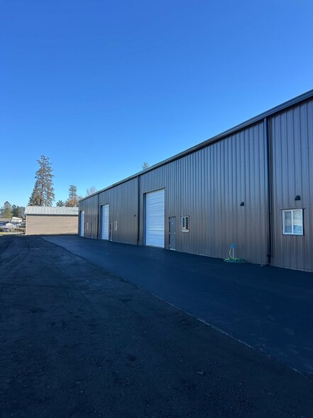 More Photos Of 954 Ort Ln, Merlin Industrial For Lease
