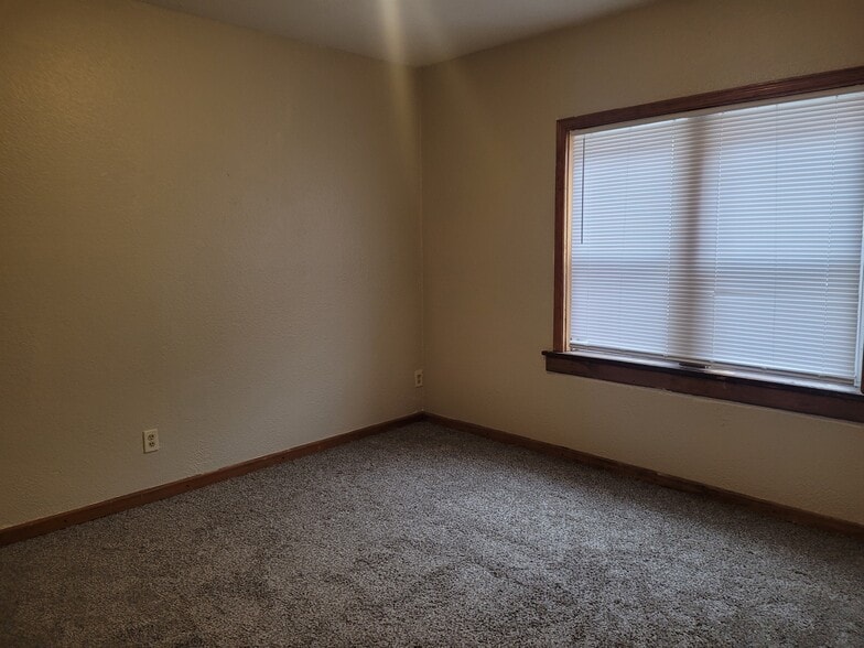 More Photos Of 2834 W Atkinson Ave, Milwaukee Freestanding For Sale