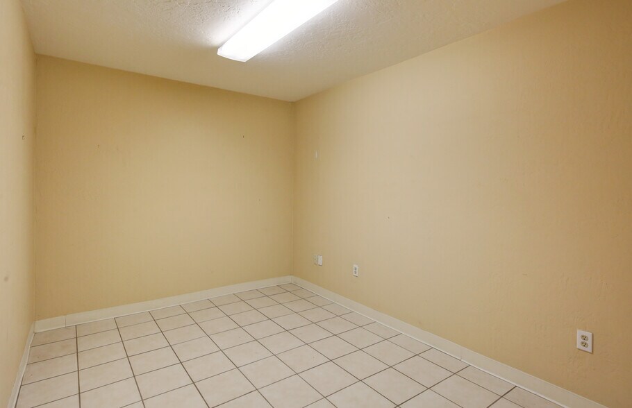 More Photos Of 11613 NW Grand Ave, El Mirage Light Distribution For Sale