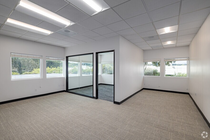 More Photos Of 5677 Oberlin Dr, San Diego Office For Sale