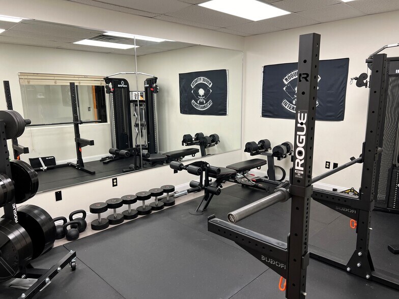 More Photos Of 500-502 Main St, Waltham Storefront Retail Residential For Lease