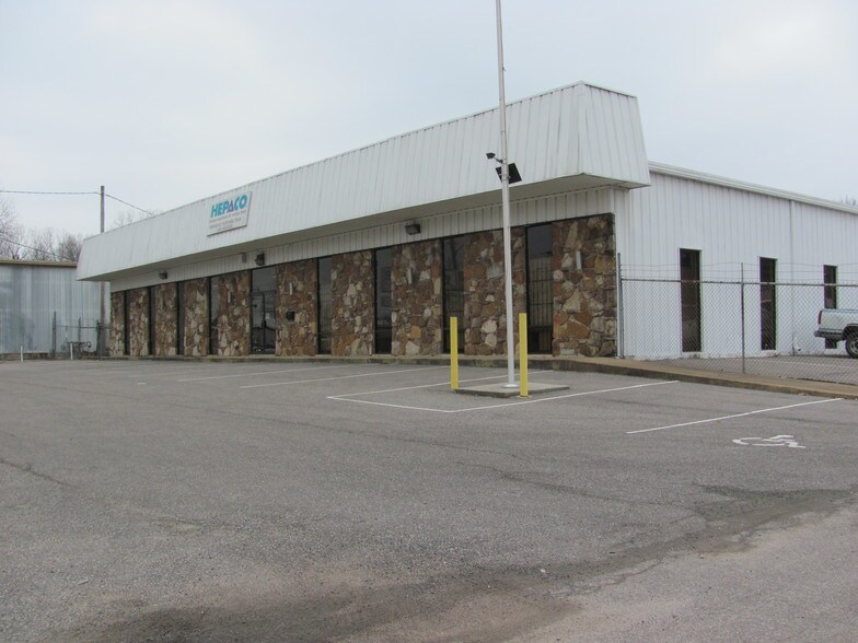More Photos Of 731 E Brooks Rd, Memphis Warehouse For Lease