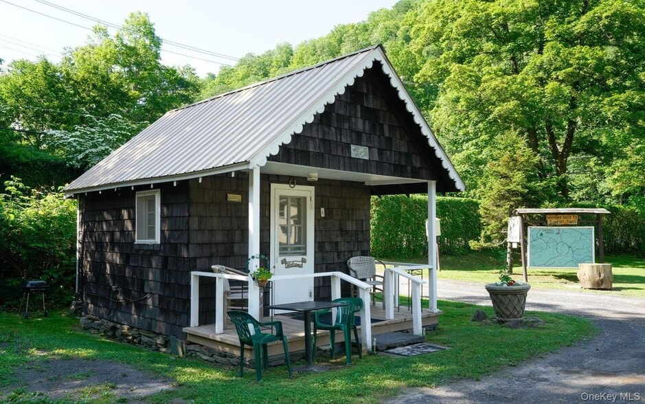 More Photos Of 5973 New York 28, Phoenicia Hotel For Sale