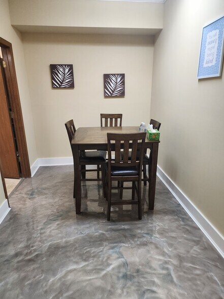 More Photos Of 2105 Drew St, Clearwater Office For Sale