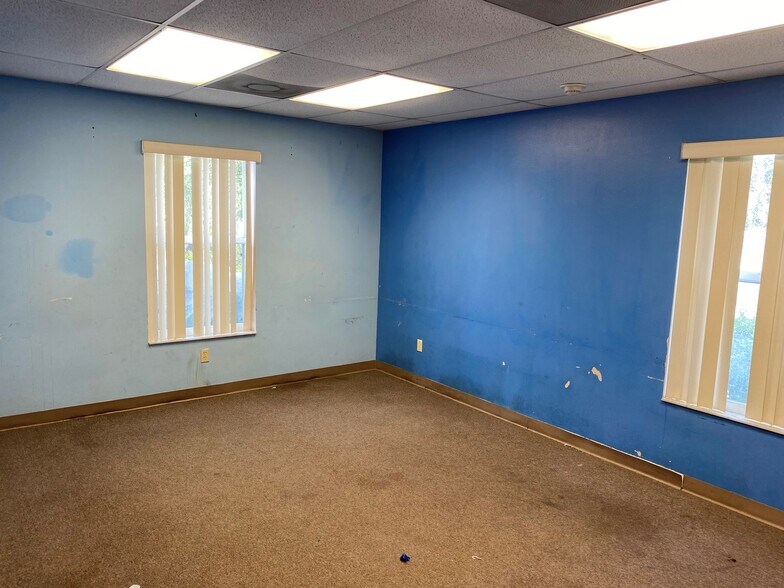 More Photos Of 9065 Ellis Rd, Melbourne Research And Development For Sale