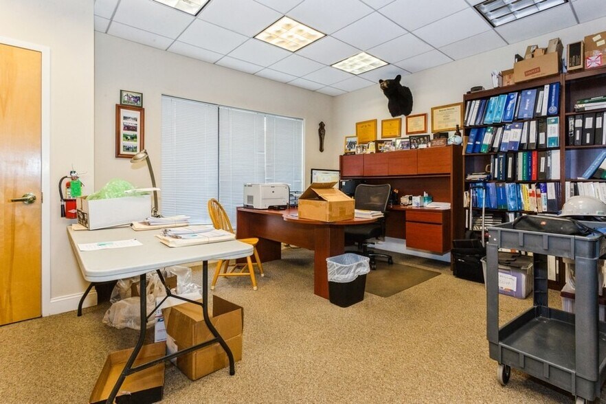 More Photos Of 10-12 Boulevard Ave, Greenlawn Storefront Retail Residential For Lease