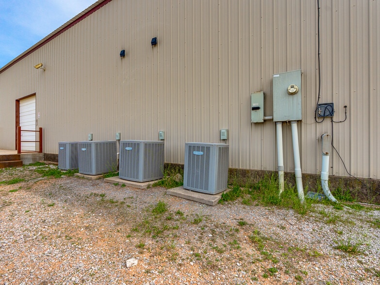 More Photos Of 122 N Hickory, Roff Flex For Sale