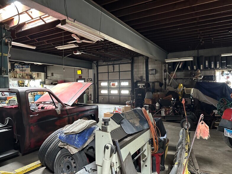 More Photos Of 1198 N Schuyler Ave, Kankakee Freestanding For Sale