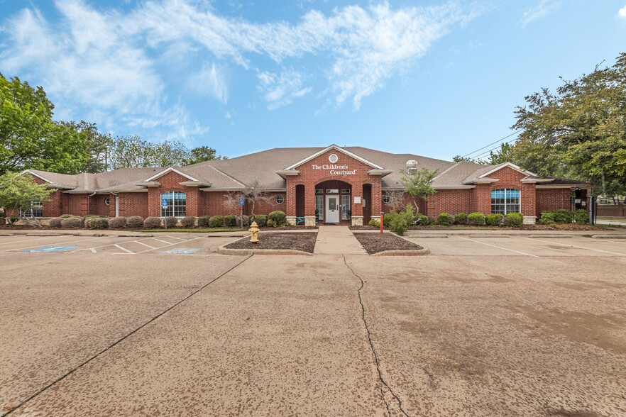 Primary Photo Of 145 Town Center Dr, Coppell General Retail For Lease