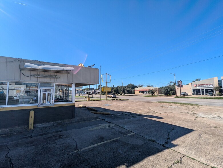 More Photos Of 1322 N 16th St, Orange Fast Food For Lease