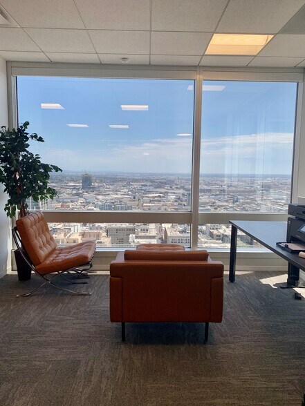 More Photos Of 555 W 5th St, Los Angeles Office For Lease
