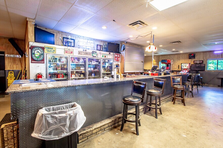 More Photos Of 3501 Park Plaza Rd, Paducah Bar For Sale