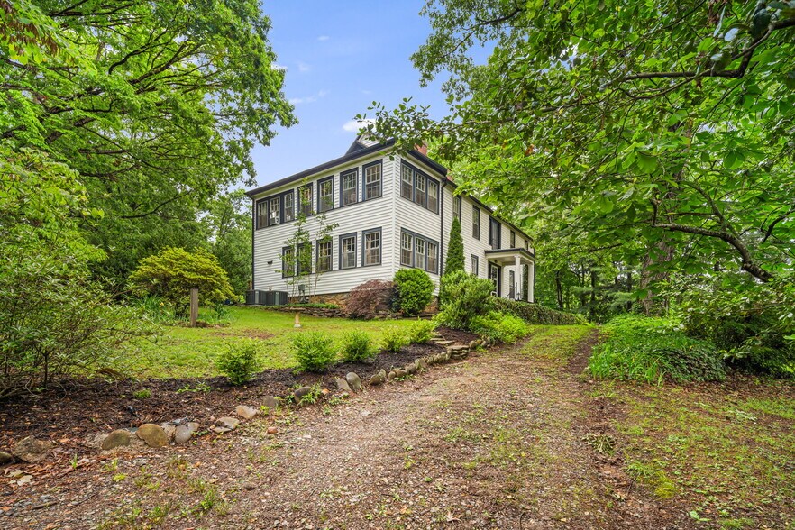 More Photos Of 1186 Old Us Hwy 70 W, Black Mountain Hospitality For Sale