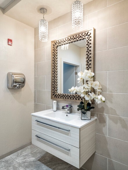 More Photos Of 7020 Nw 11th Pl, Gainesville Office For Sale