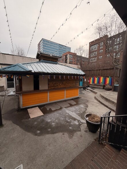 More Photos Of 330 W Hargett St, Raleigh Bar For Lease