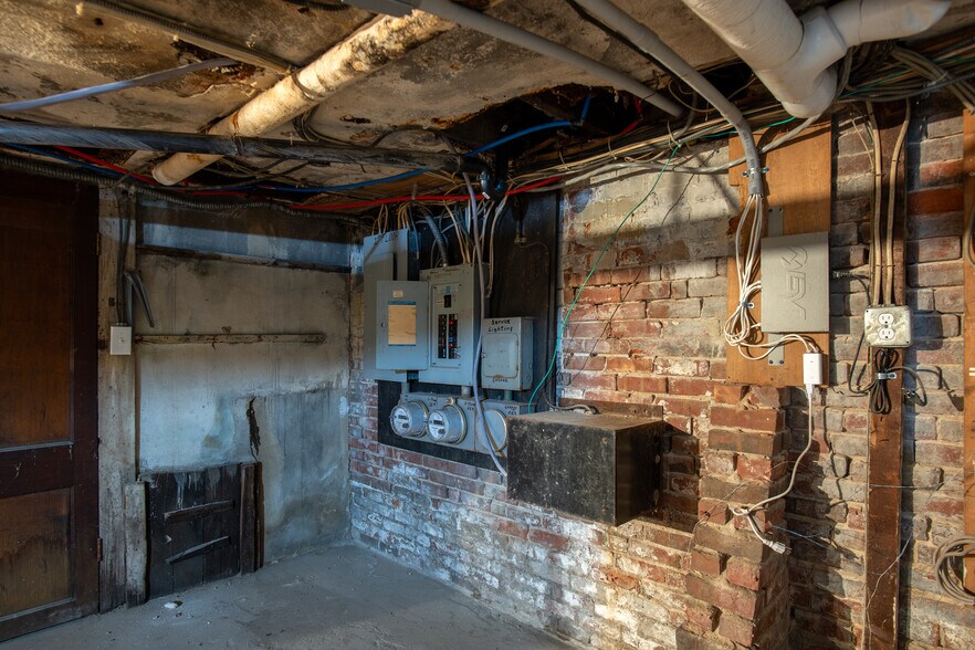 More Photos Of 69 Winter St, Springfield Apartments For Sale