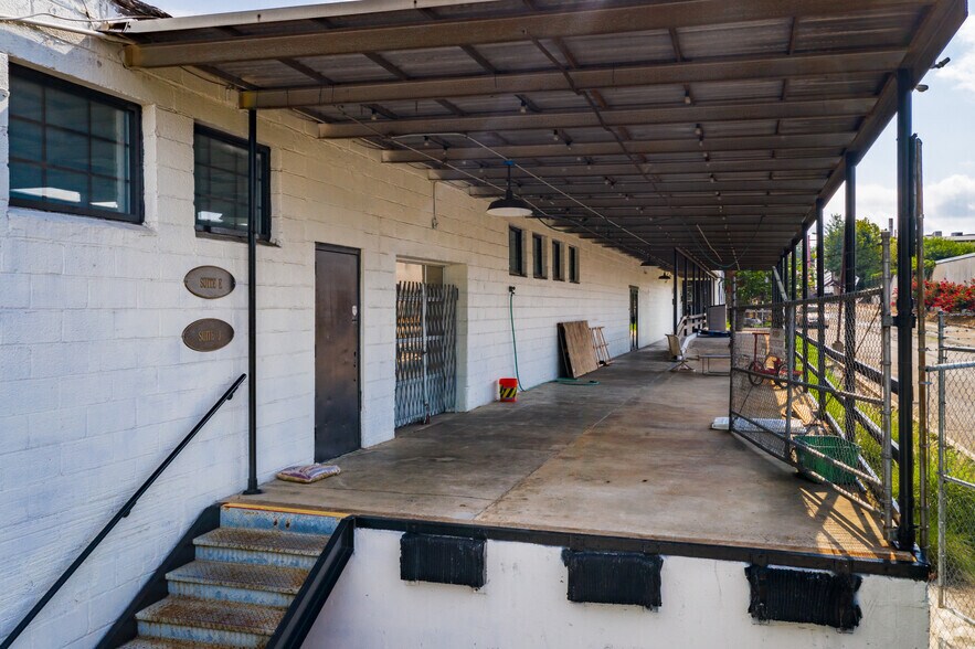 More Photos Of 1240 Chattahoochee Ave, Atlanta Flex For Lease