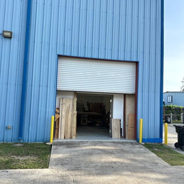 More Photos Of 1651 Blalock Rd, Houston Manufacturing For Lease