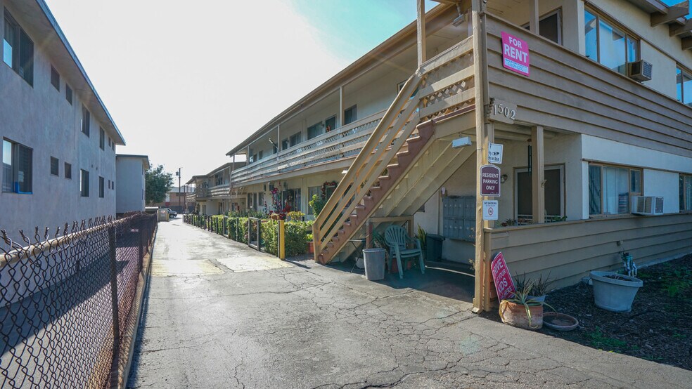 More Photos Of , Glendale Multifamily For Sale