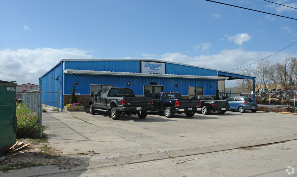 Primary Photo Of 2237 Greenwood Ave, Kenner Warehouse For Sale