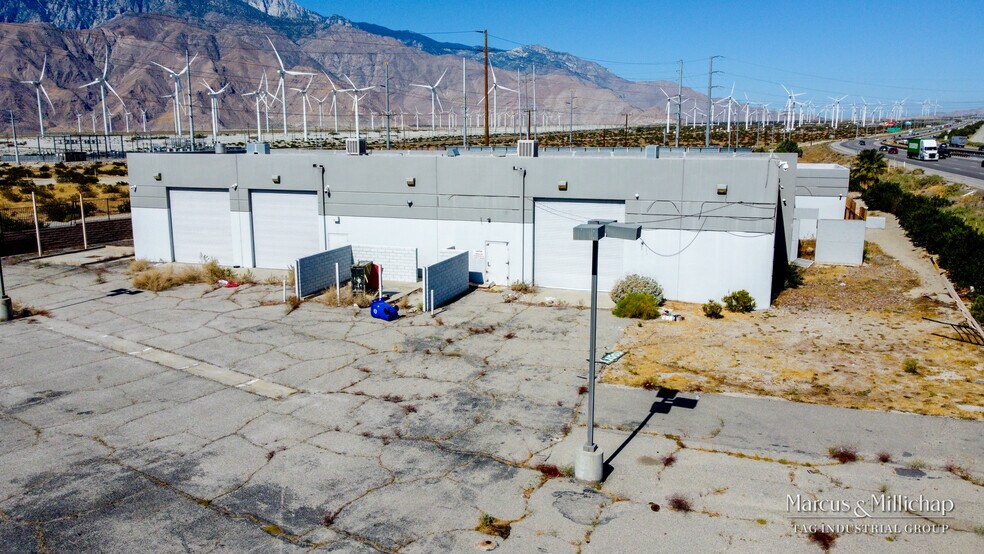More Photos Of 690 W Garnet Ave, Palm Springs Light Distribution For Sale
