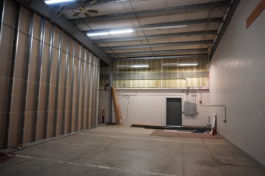 More Photos Of 5317 NE Saint Johns Rd, Vancouver Warehouse For Lease