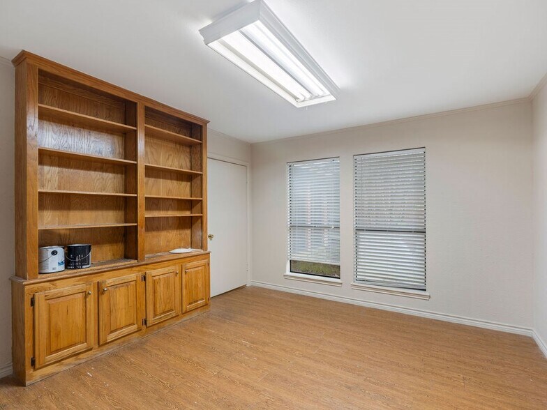 More Photos Of 602 S John Redditt Dr, Lufkin Office For Lease