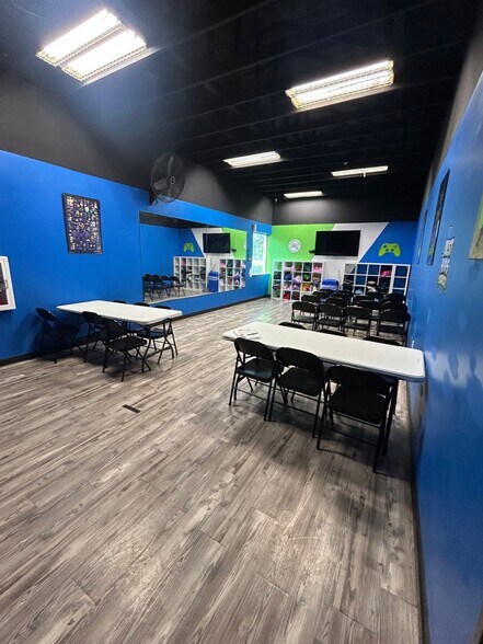 More Photos Of 2401 S A W Grimes Blvd, Round Rock Freestanding For Sale