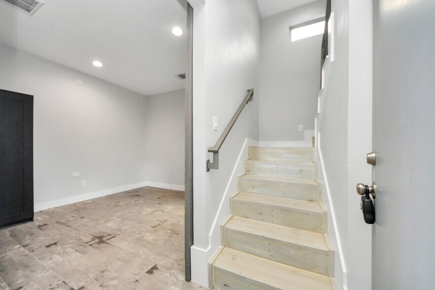 More Photos Of 1708 Winter St, Houston Apartments For Sale