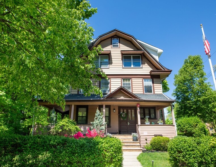 Primary Photo Of 490 Broad Ave, Leonia Apartments For Sale