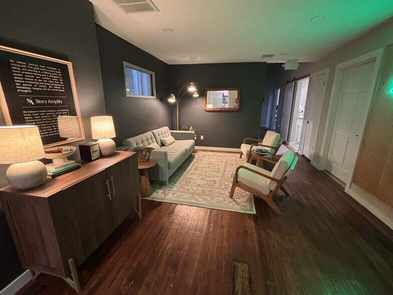 More Photos Of 120 W 8th St, Georgetown Office For Lease