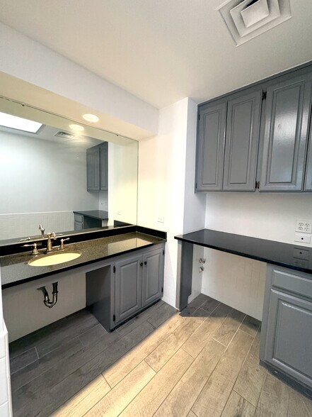 More Photos Of 2411 E Skelly Dr, Tulsa Loft Creative Space For Sale