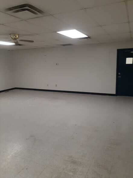 More Photos Of 5529 Dial Dr, Granite City Office For Lease