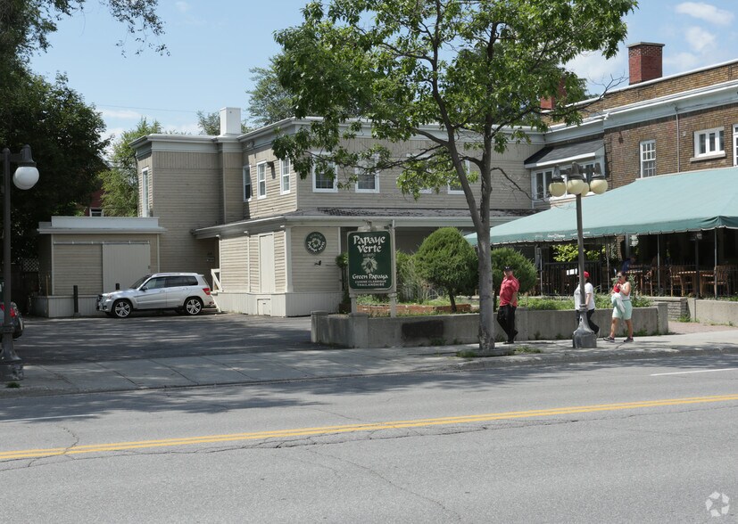 More Photos Of 69 Rue Laurier, Gatineau Restaurant For Lease