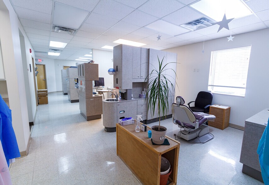 More Photos Of 554 E Robinson St, North Tonawanda Office For Sale