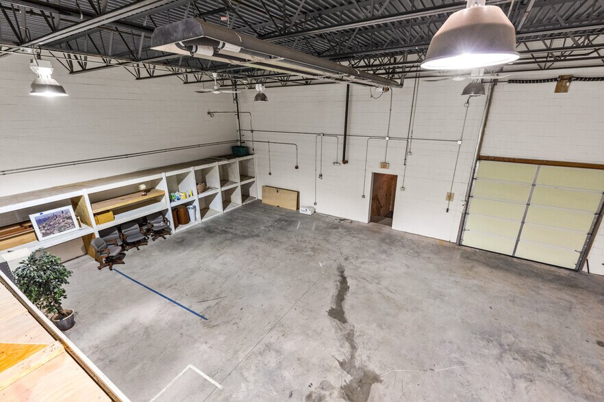 More Photos Of 69 Parker St, Newburyport Research And Development For Lease