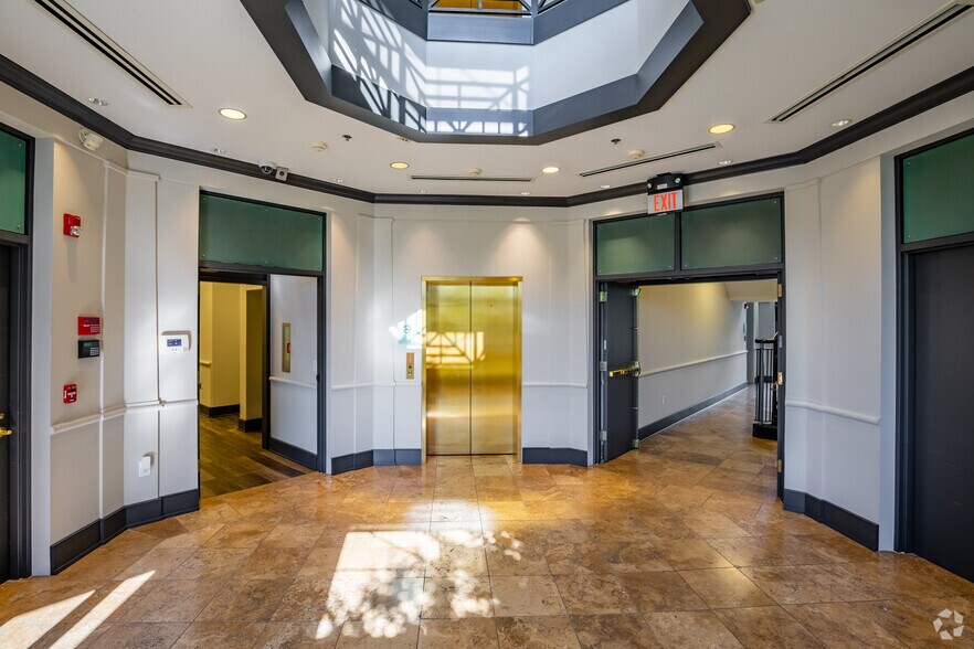 More Photos Of 1612 Westgate Cir, Brentwood Serviced Offices For Lease